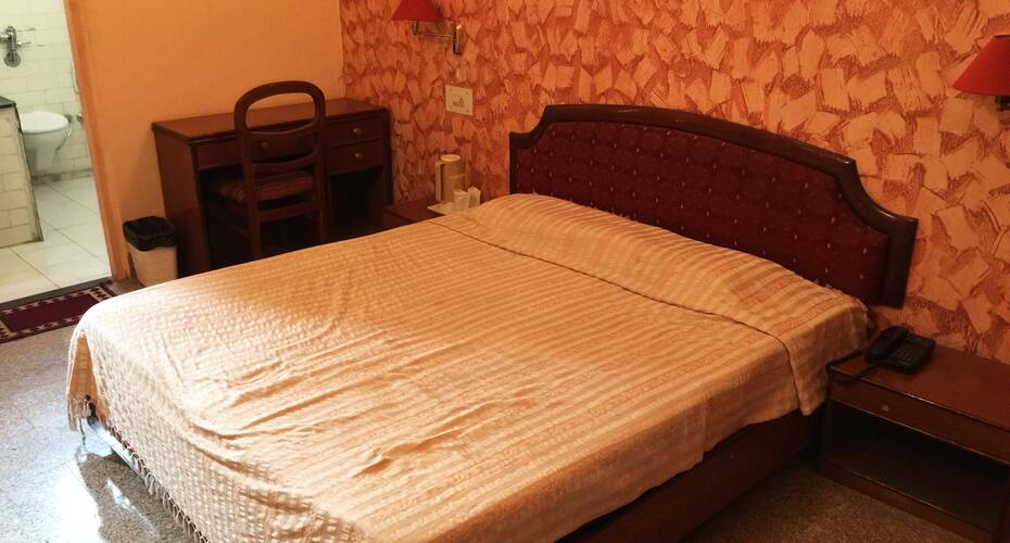 Stella Inn Davicos Plaza, Sirmour 2